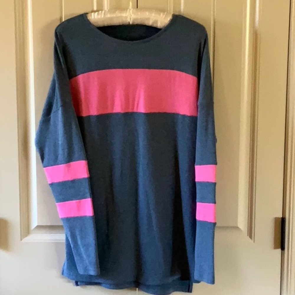 Striped, long-sleeved casual top